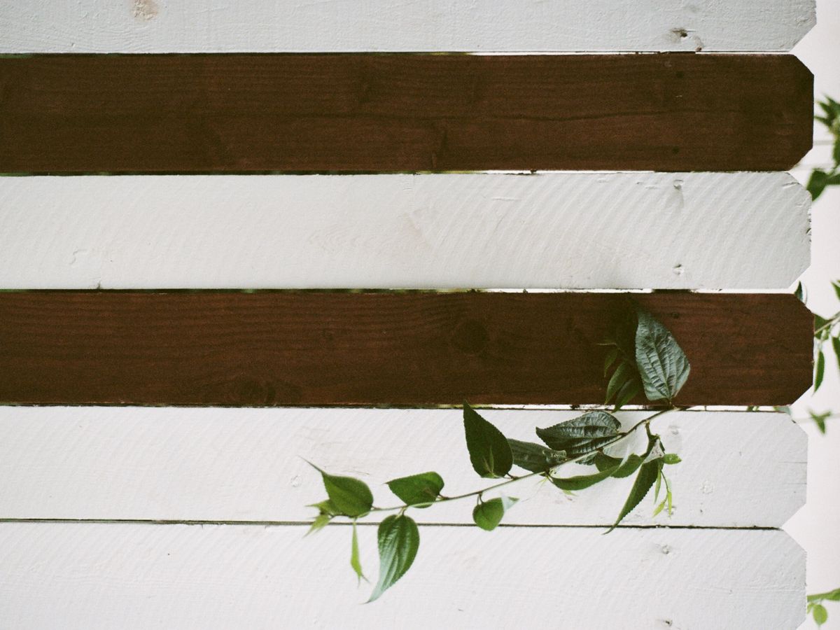 Horizontal board fence detail